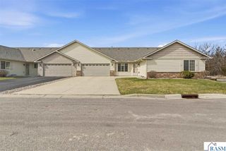 120 Palmer Path, Mankato, MN 56001