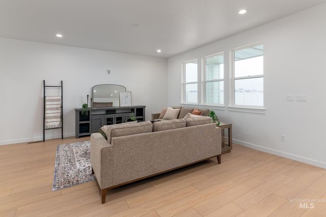 14720 Wing Spread Dr, Caldwell, ID 83607