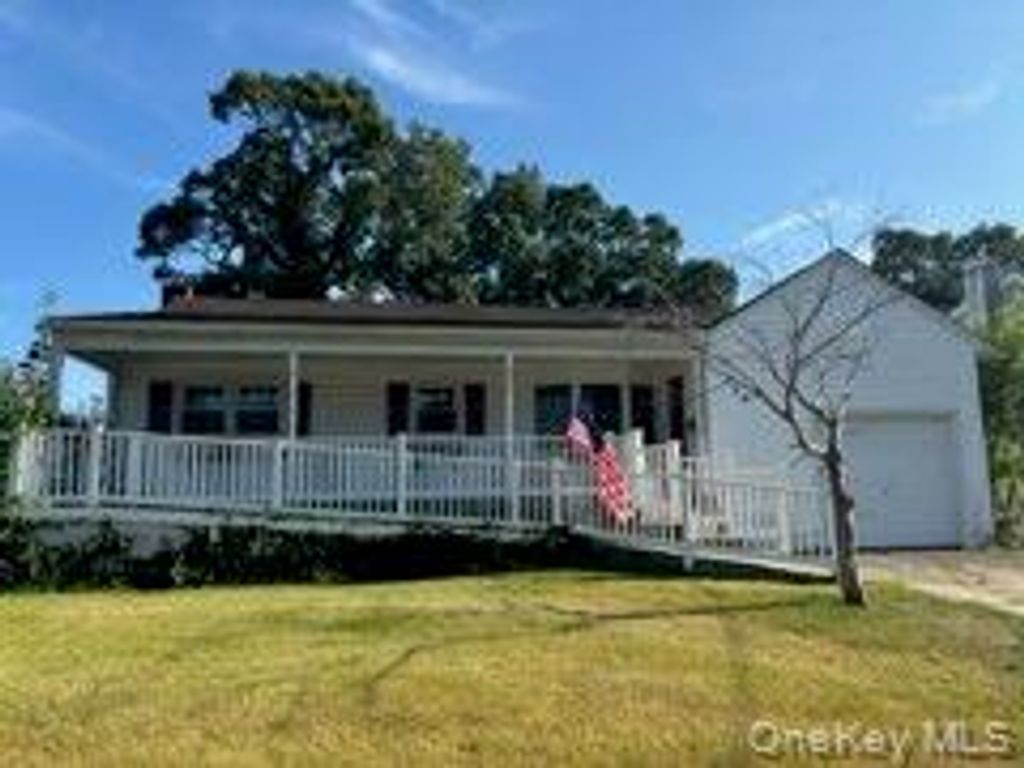 134 Veronica Lane, North Babylon, NY 11703