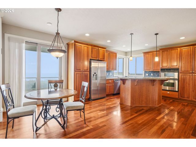 49 ESSEX Dr, Kelso, WA 98626