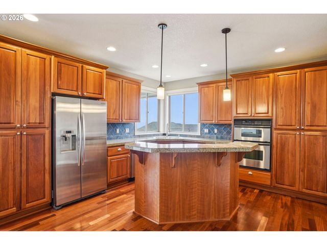 49 ESSEX Dr, Kelso, WA 98626