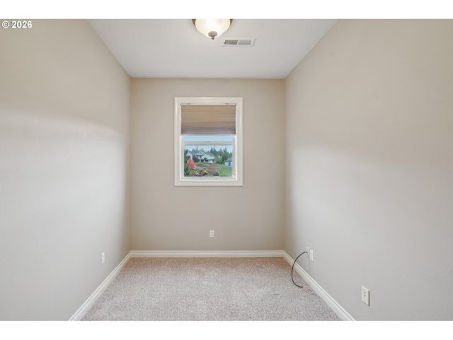 49 ESSEX Dr, Kelso, WA 98626