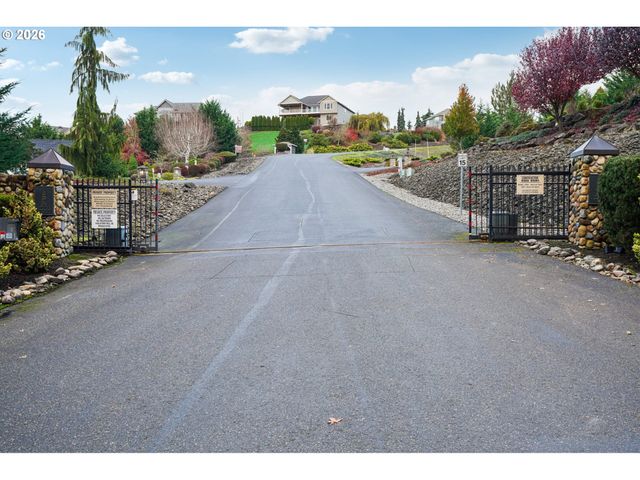 49 ESSEX Dr, Kelso, WA 98626