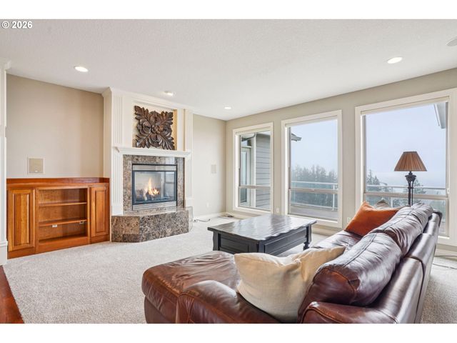 49 ESSEX Dr, Kelso, WA 98626