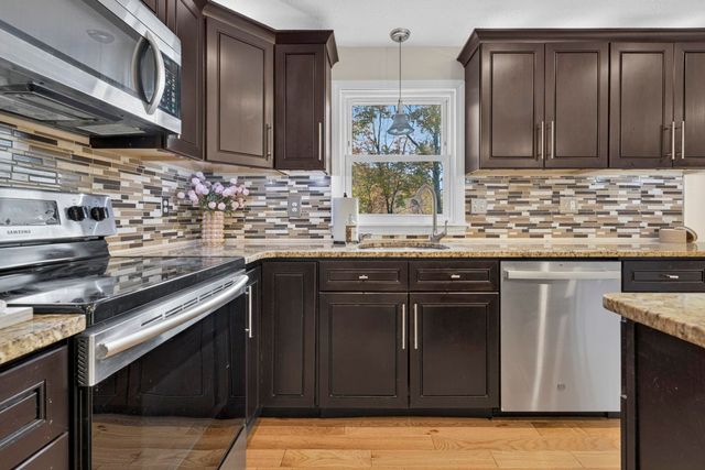 38 Twinbrook Avenue, Salem, NH 03079
