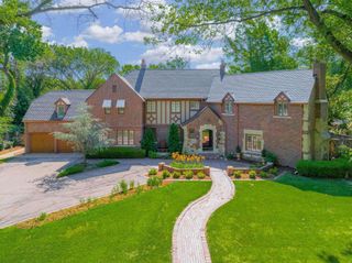 440 N Crestway St, Wichita, KS 67208