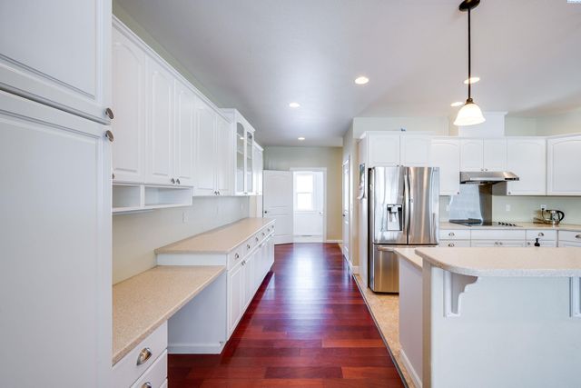 135 Osprey Ln, Pullman, WA 99163