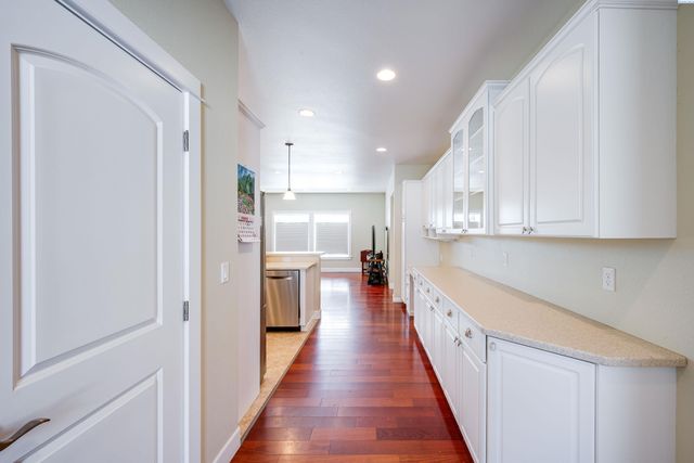 135 Osprey Ln, Pullman, WA 99163