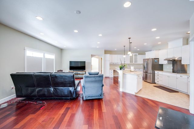 135 Osprey Ln, Pullman, WA 99163