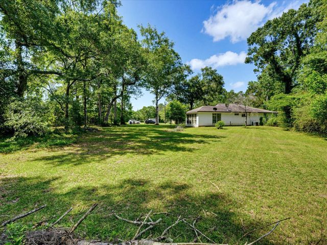 7477 Hidden Acres Drive, Cleveland, TX 77328