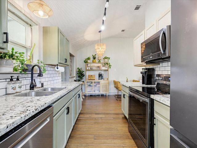 7477 Hidden Acres Drive, Cleveland, TX 77328