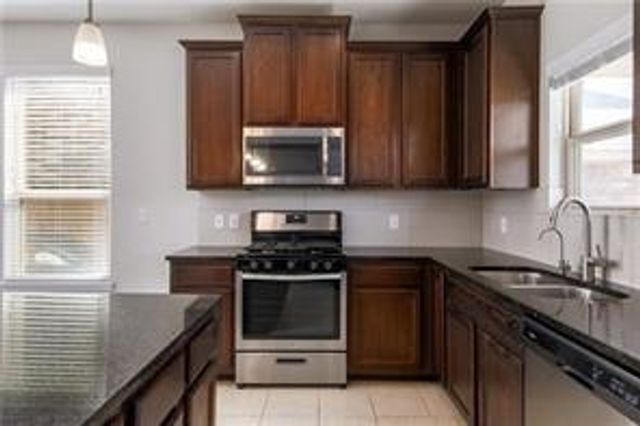 144 Pine Island LN, Leander, TX 78641