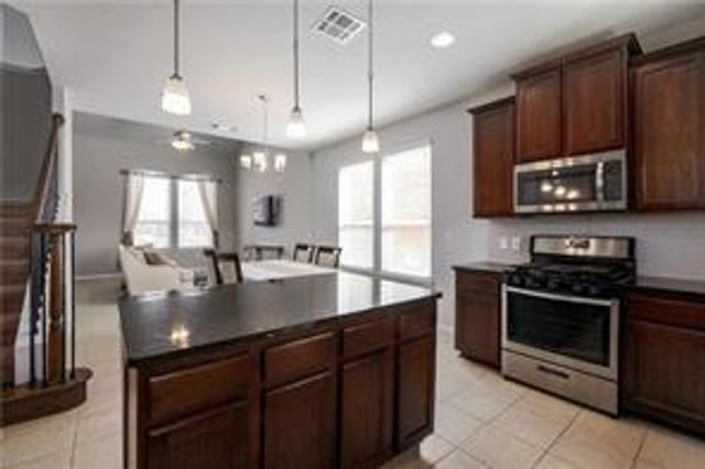 144 Pine Island LN, Leander, TX 78641