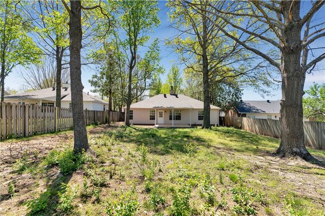 1762 Oxford Place, Springdale, AR 72764
