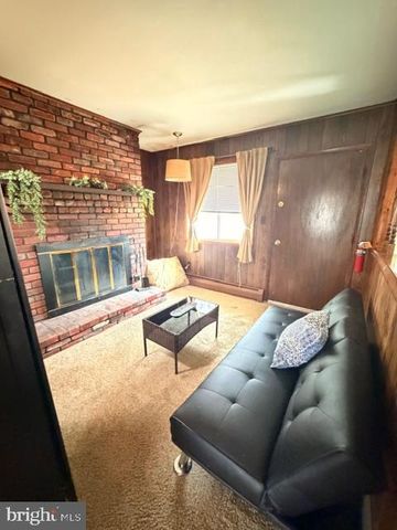 20 NEPTUNE LN, Levittown, PA 19054