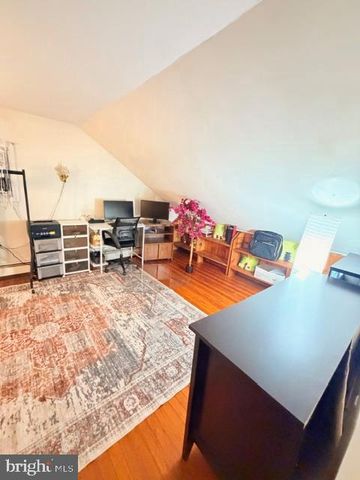 20 NEPTUNE LN, Levittown, PA 19054