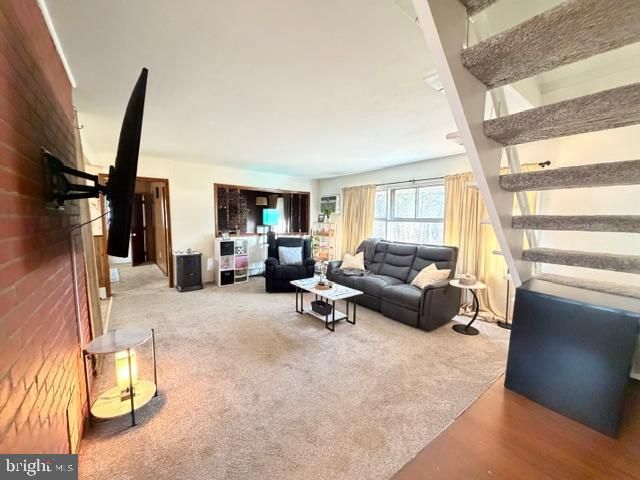 20 NEPTUNE LN, Levittown, PA 19054