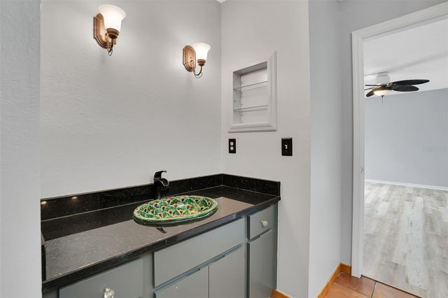15217 W POND WOODS DRIVE, Tampa, FL 33618