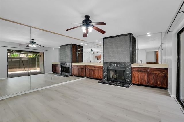 15217 W POND WOODS DRIVE, Tampa, FL 33618