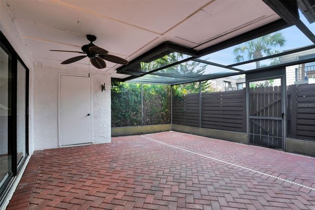 15217 W POND WOODS DRIVE, Tampa, FL 33618