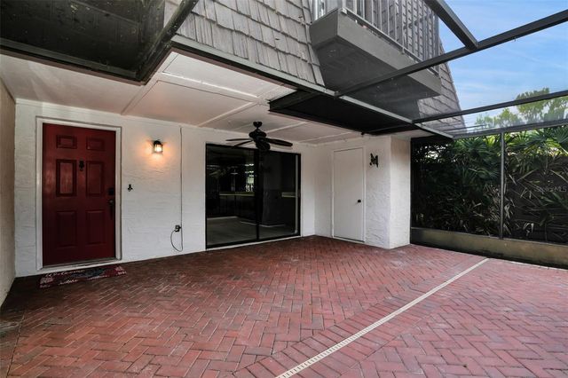 15217 W POND WOODS DRIVE, Tampa, FL 33618