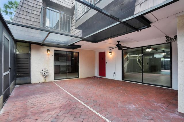 15217 W POND WOODS DRIVE, Tampa, FL 33618