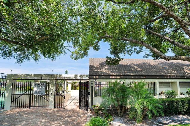 15217 W POND WOODS DRIVE, Tampa, FL 33618