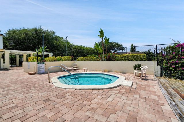 15217 W POND WOODS DRIVE, Tampa, FL 33618