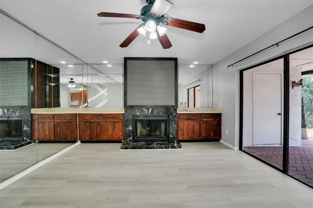 15217 W POND WOODS DRIVE, Tampa, FL 33618
