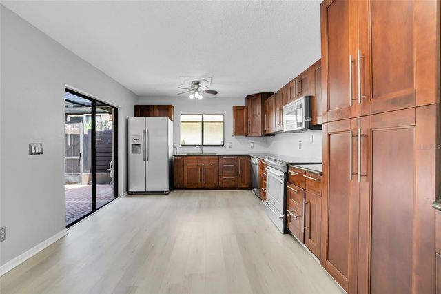 15217 W POND WOODS DRIVE, Tampa, FL 33618