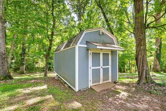104 Azalea Drive, Winston-salem, NC 27105