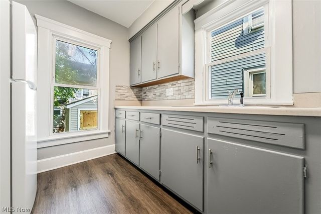 703 E River Street, Elyria, OH 44035