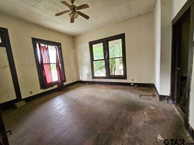 823 W Louisiana, Palestine, TX 75801