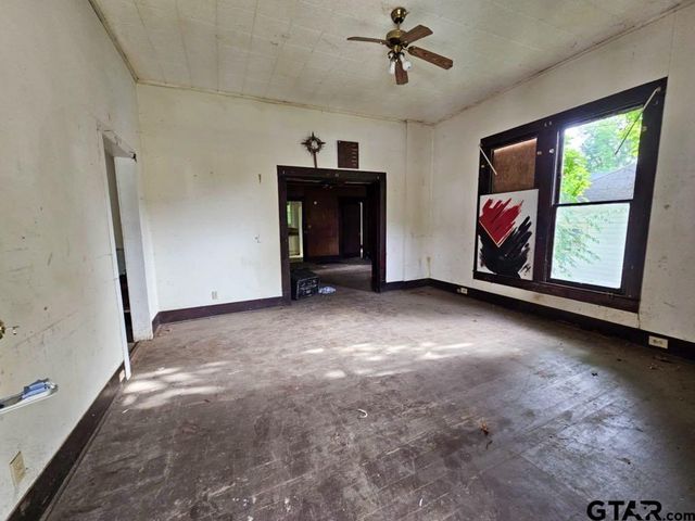 823 W Louisiana, Palestine, TX 75801