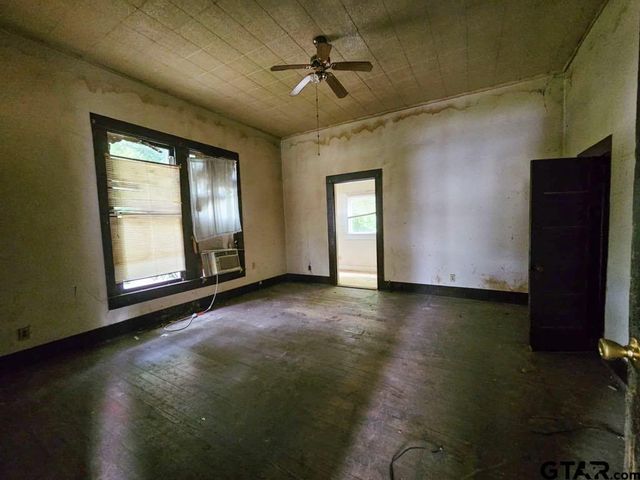 823 W Louisiana, Palestine, TX 75801