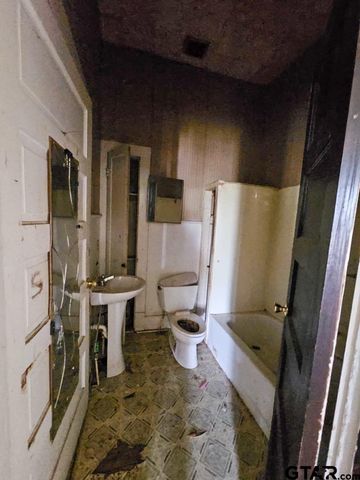 823 W Louisiana, Palestine, TX 75801