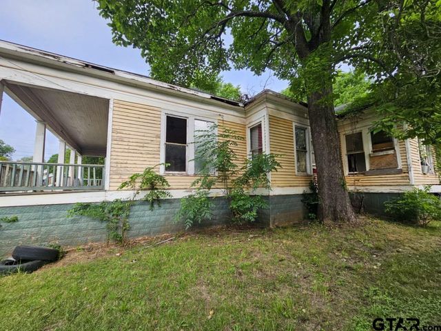 823 W Louisiana, Palestine, TX 75801