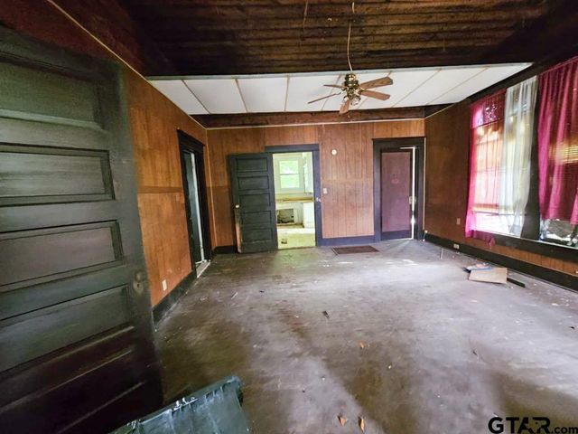 823 W Louisiana, Palestine, TX 75801