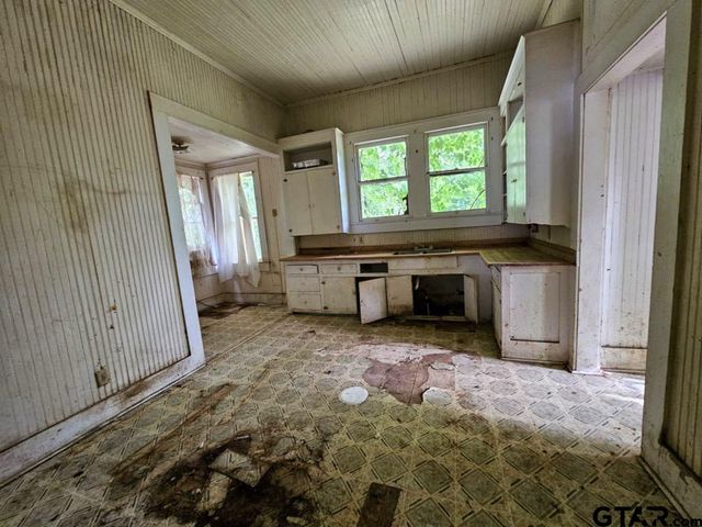 823 W Louisiana, Palestine, TX 75801