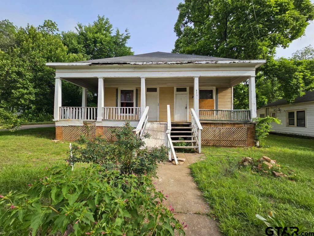 823 W Louisiana, Palestine, TX 75801