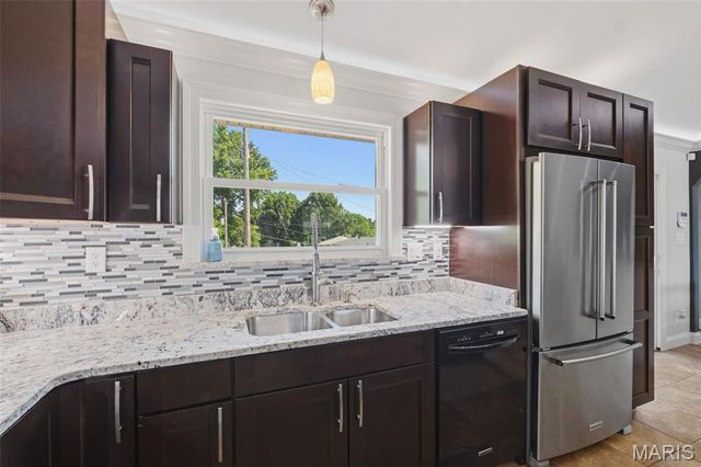 4657 Skyridge Court, St Louis, MO 63128