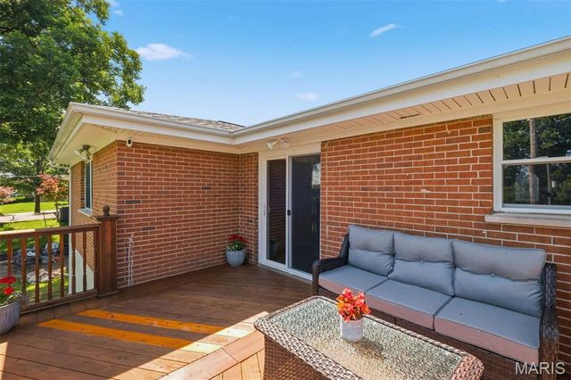 4657 Skyridge Court, St Louis, MO 63128