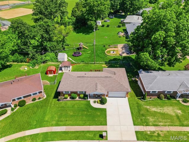 4657 Skyridge Court, St Louis, MO 63128
