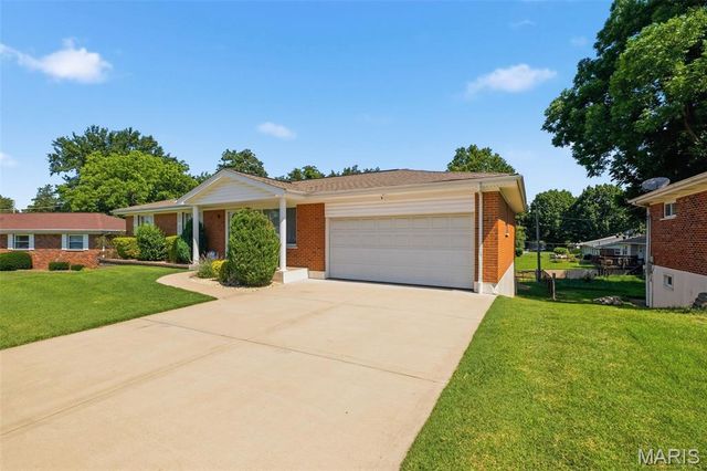 4657 Skyridge Court, St Louis, MO 63128