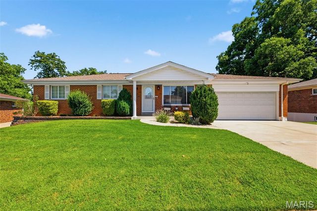 4657 Skyridge Court, St Louis, MO 63128