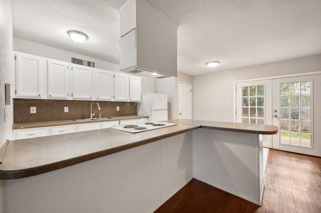 6606 Greenfield Drive, Arlington, TX 76016