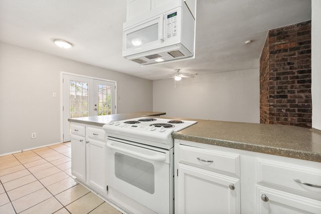 6606 Greenfield Drive, Arlington, TX 76016