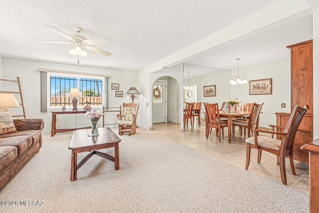970 W Camino Sagasta, Green Valley, AZ 85622