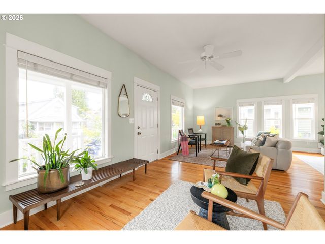 522 Ne SUMNER St, Portland, OR 97211