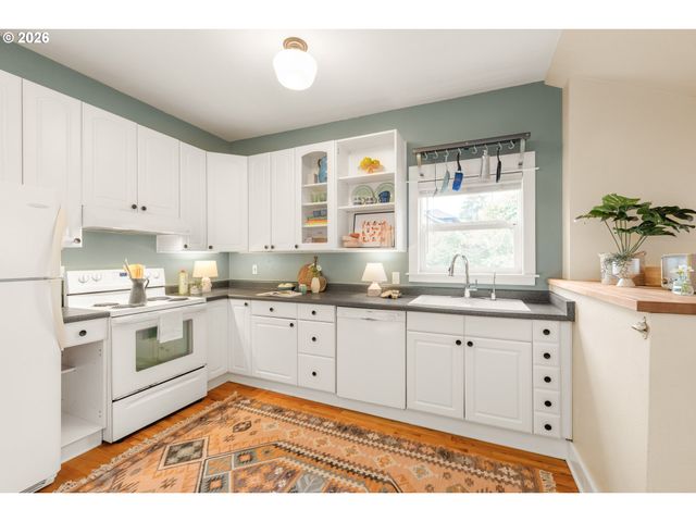 522 Ne SUMNER St, Portland, OR 97211